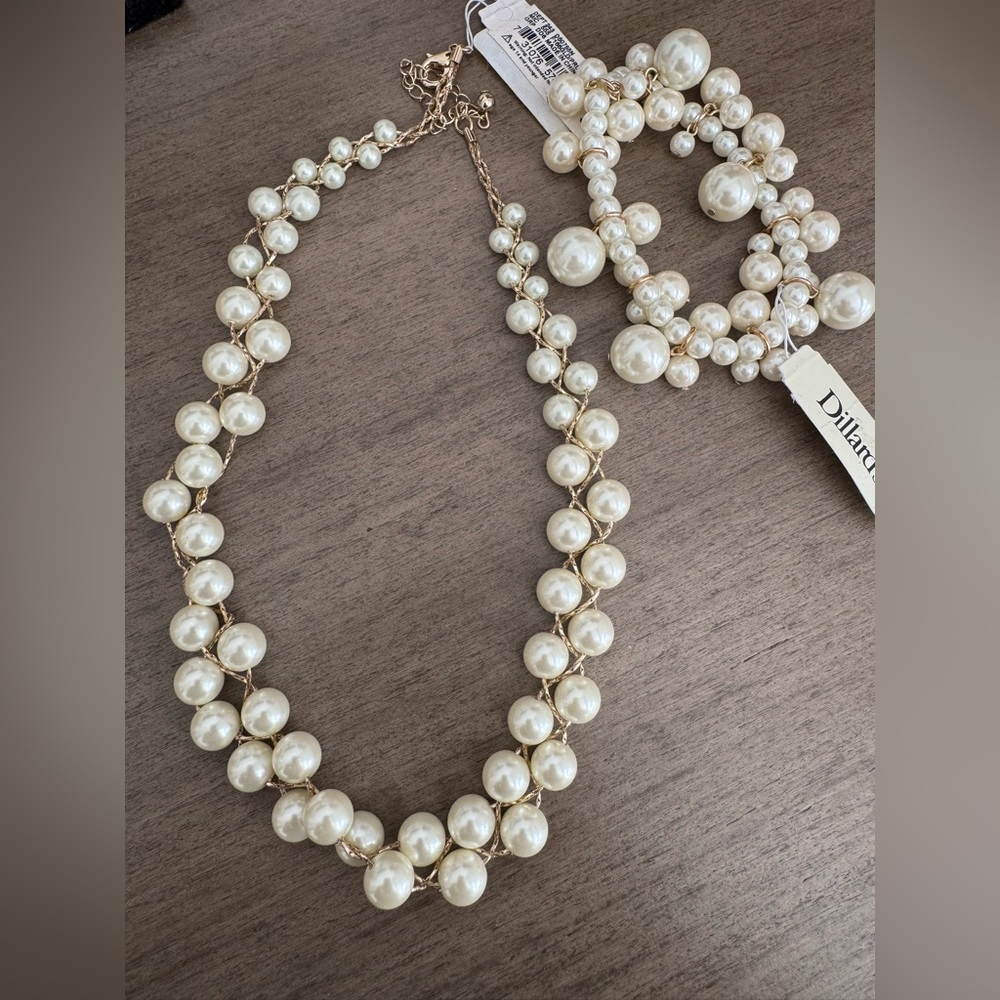 Chic Pearl Necklace and Bracelet Set with Gold Details